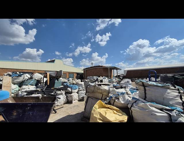 1,396M² WAREHOUSE FOR SALE IN JET PARK